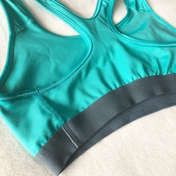 Nwot Nike sports bra - Picture 4 of 6